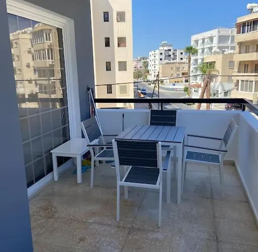 Paradise Homes 17 アパート